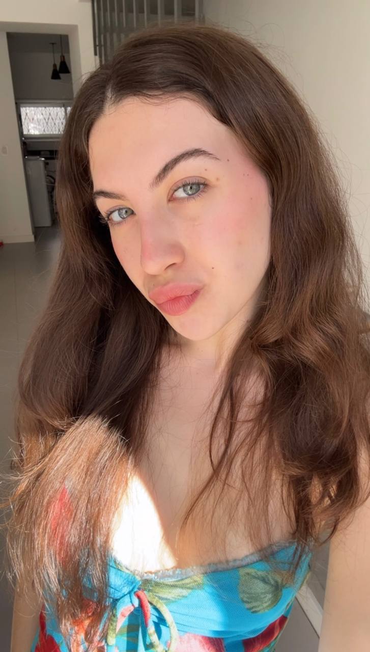 Nude girl Amber in Agra