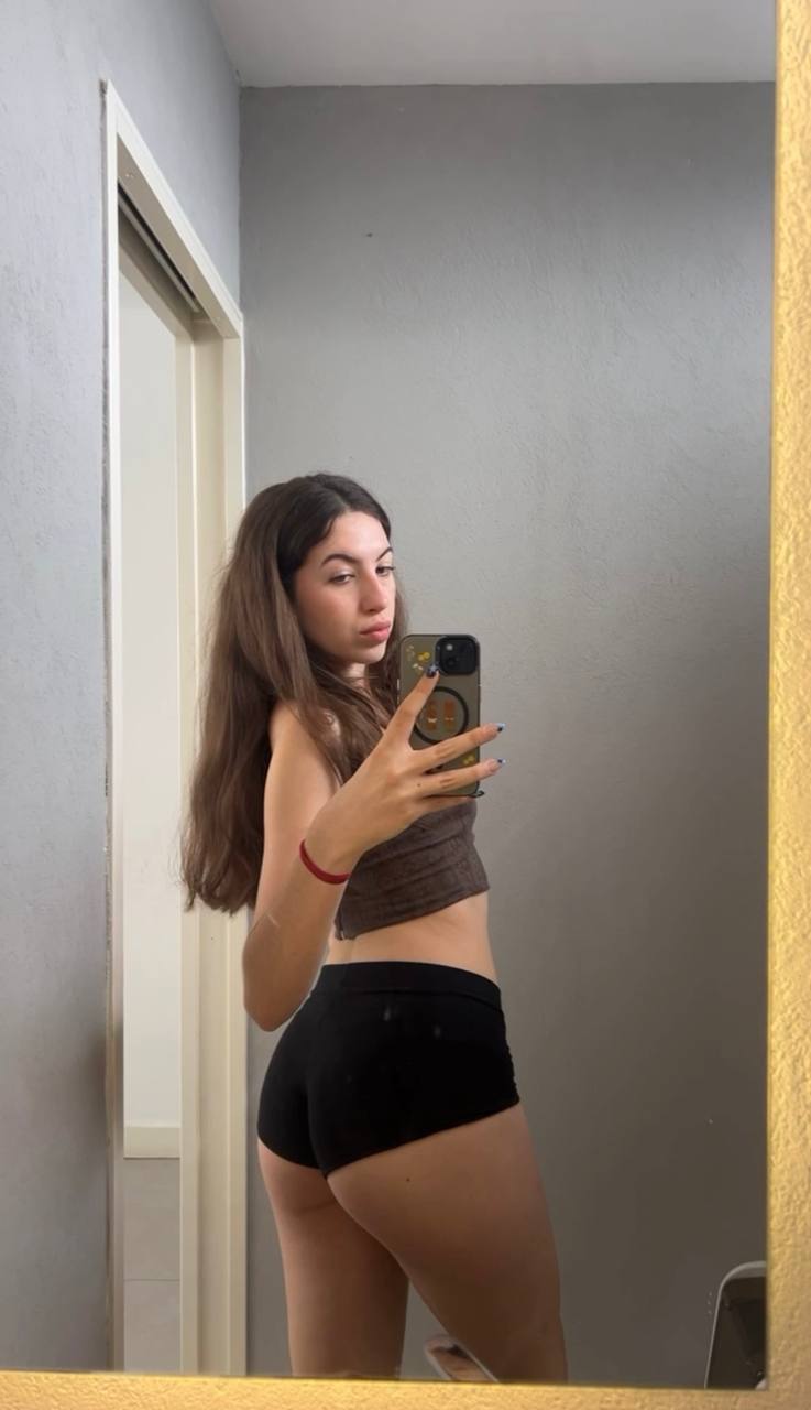 Amber in her underwear in Agra