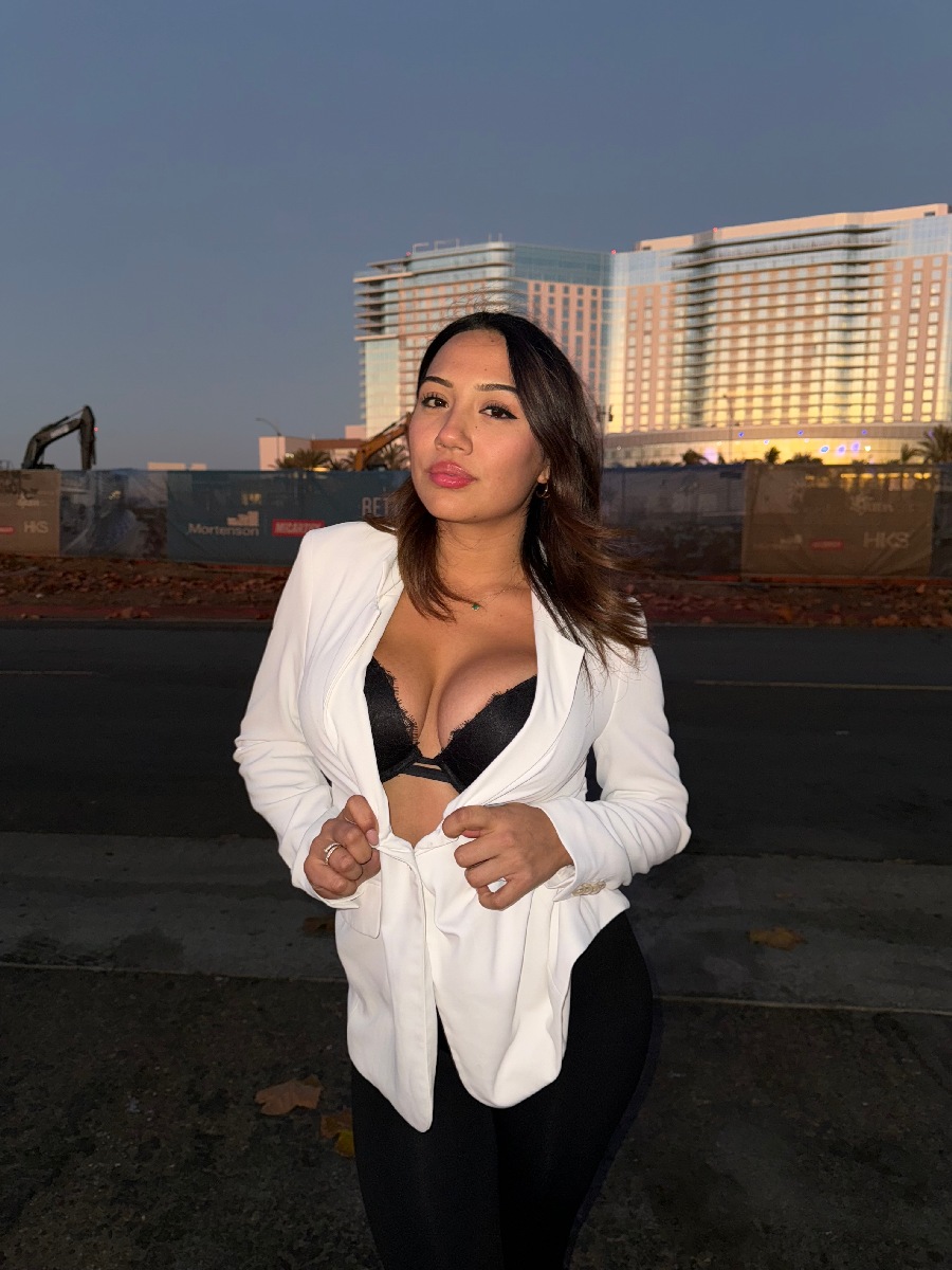 Take a pause and enjoy Ali Cruz — streaming from Agra