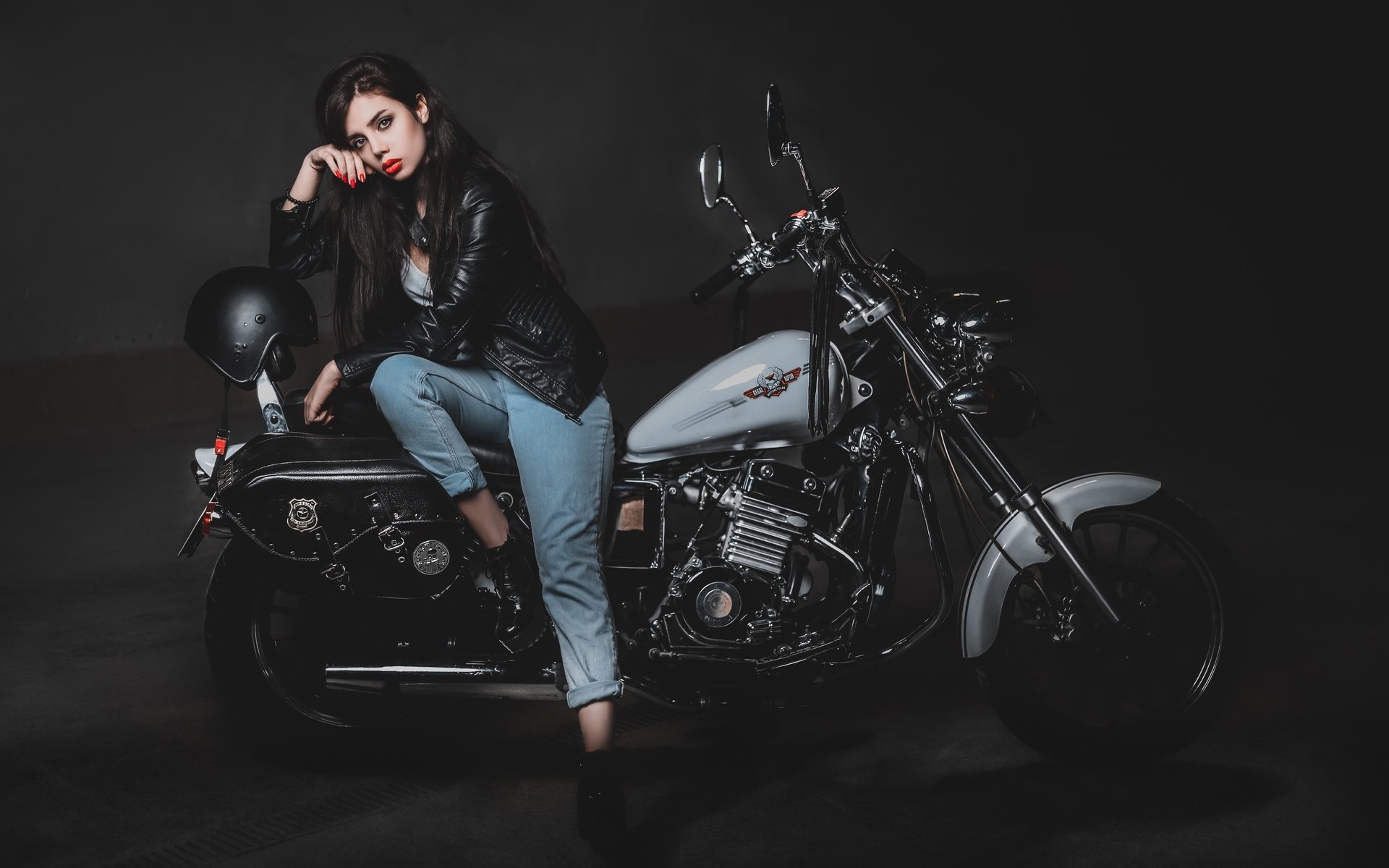 Biker girls: style and drive in Agra