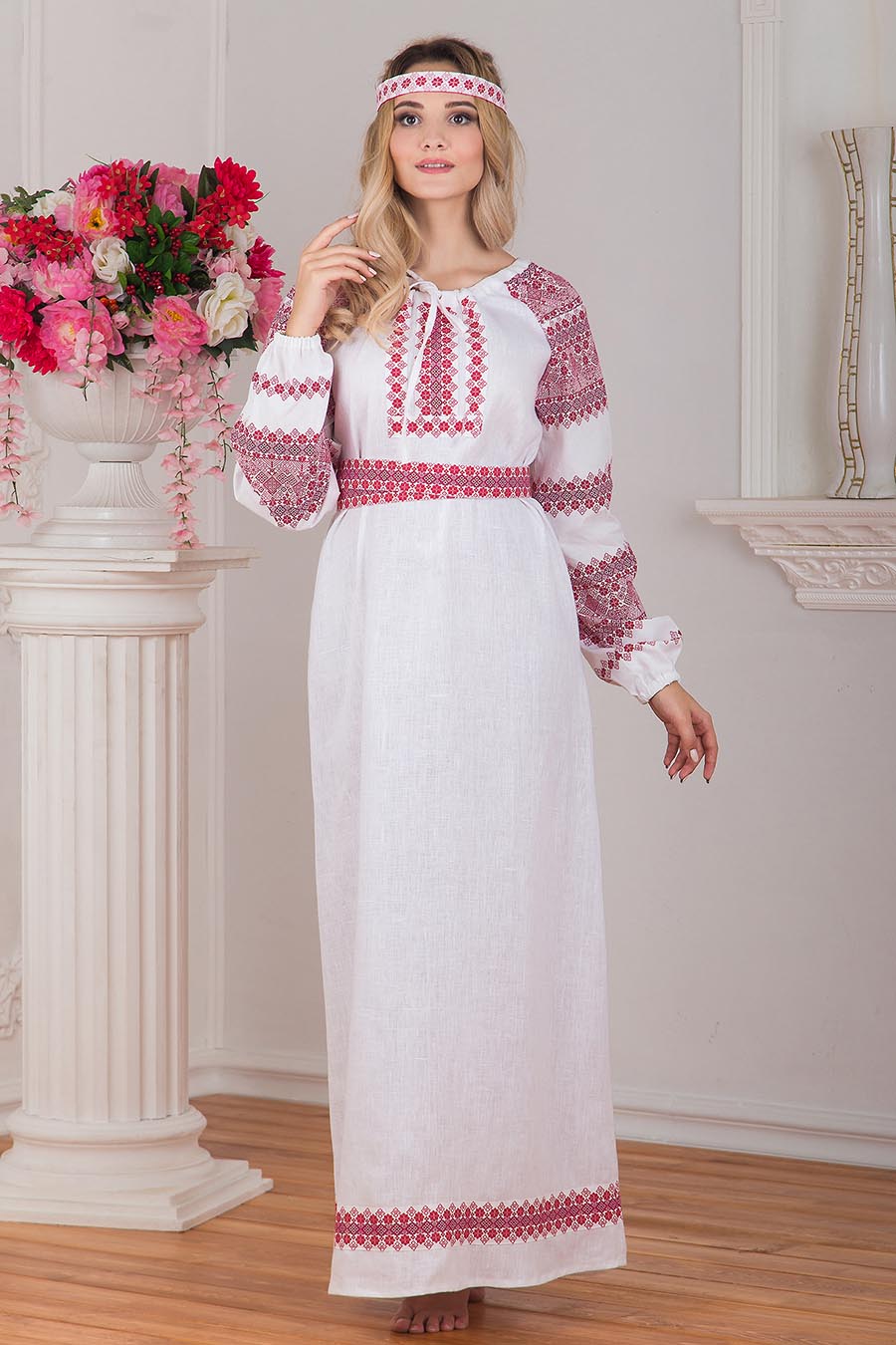 Women in Slavic costumes in Agra