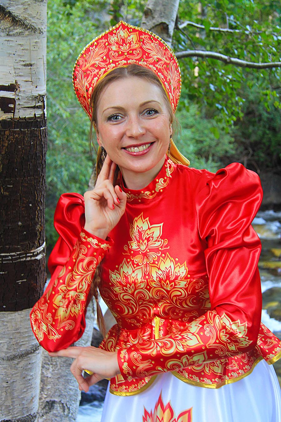 Women in Slavic costumes in Agra