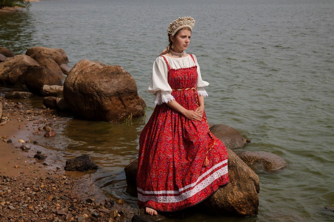 Women in Slavic costumes in Agra