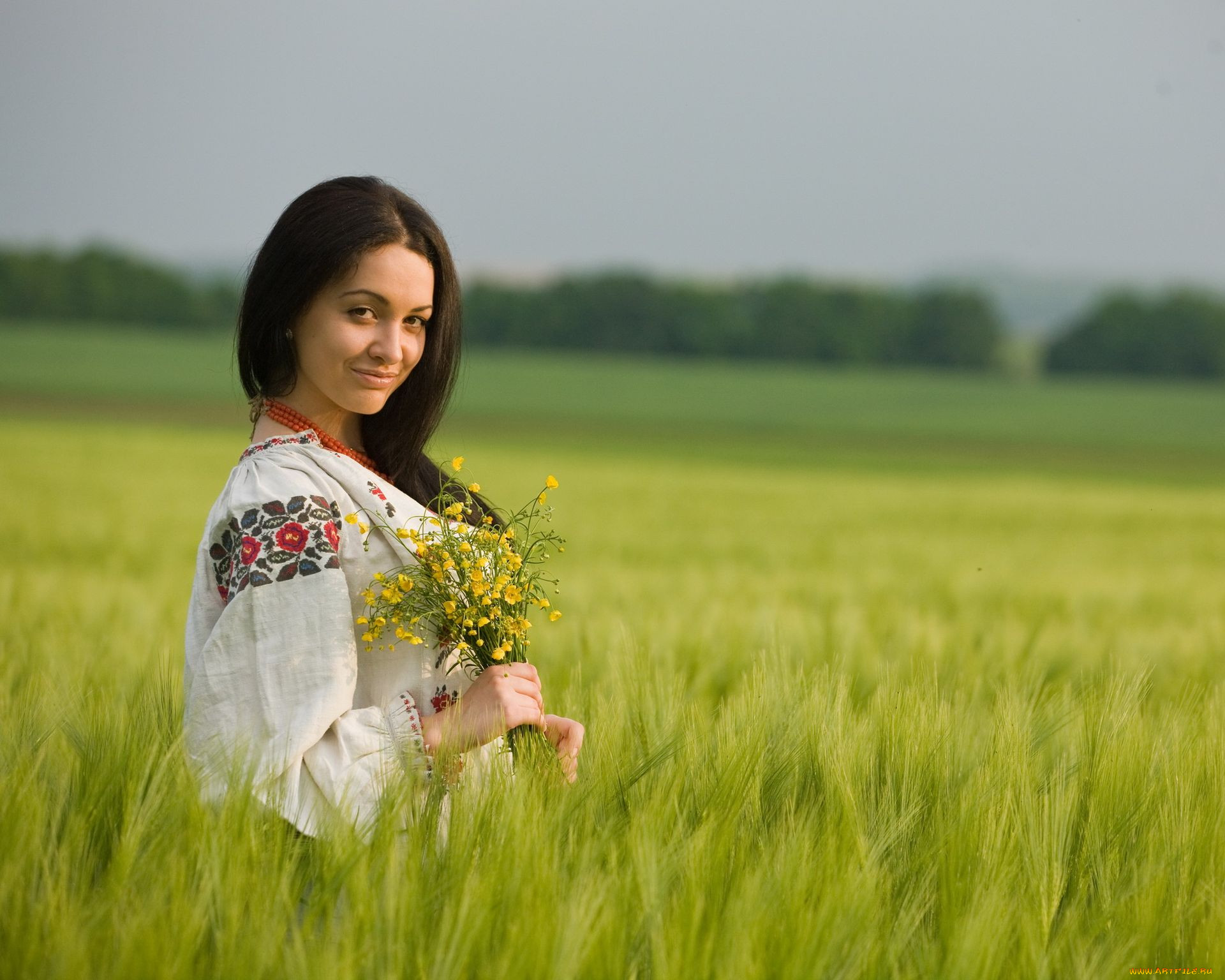 Women in Slavic costumes in Agra