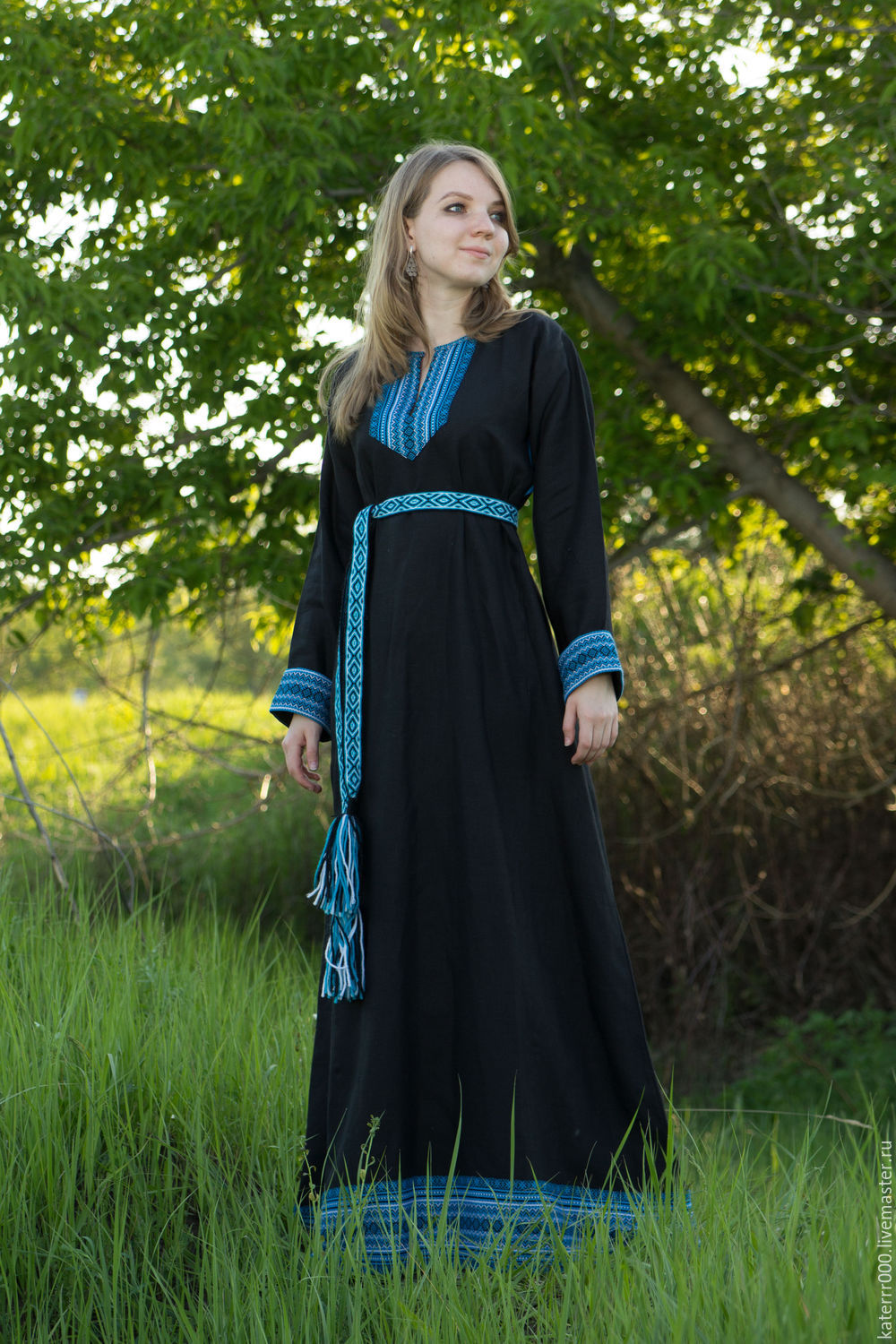 Women in Slavic costumes in Agra