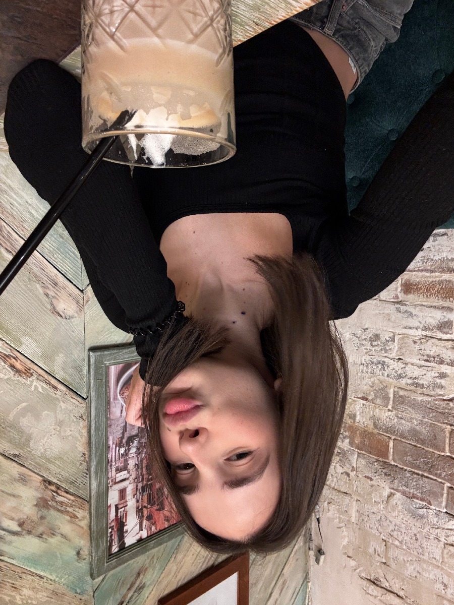 Fresh photos, fresh mood — Tina online in Agra